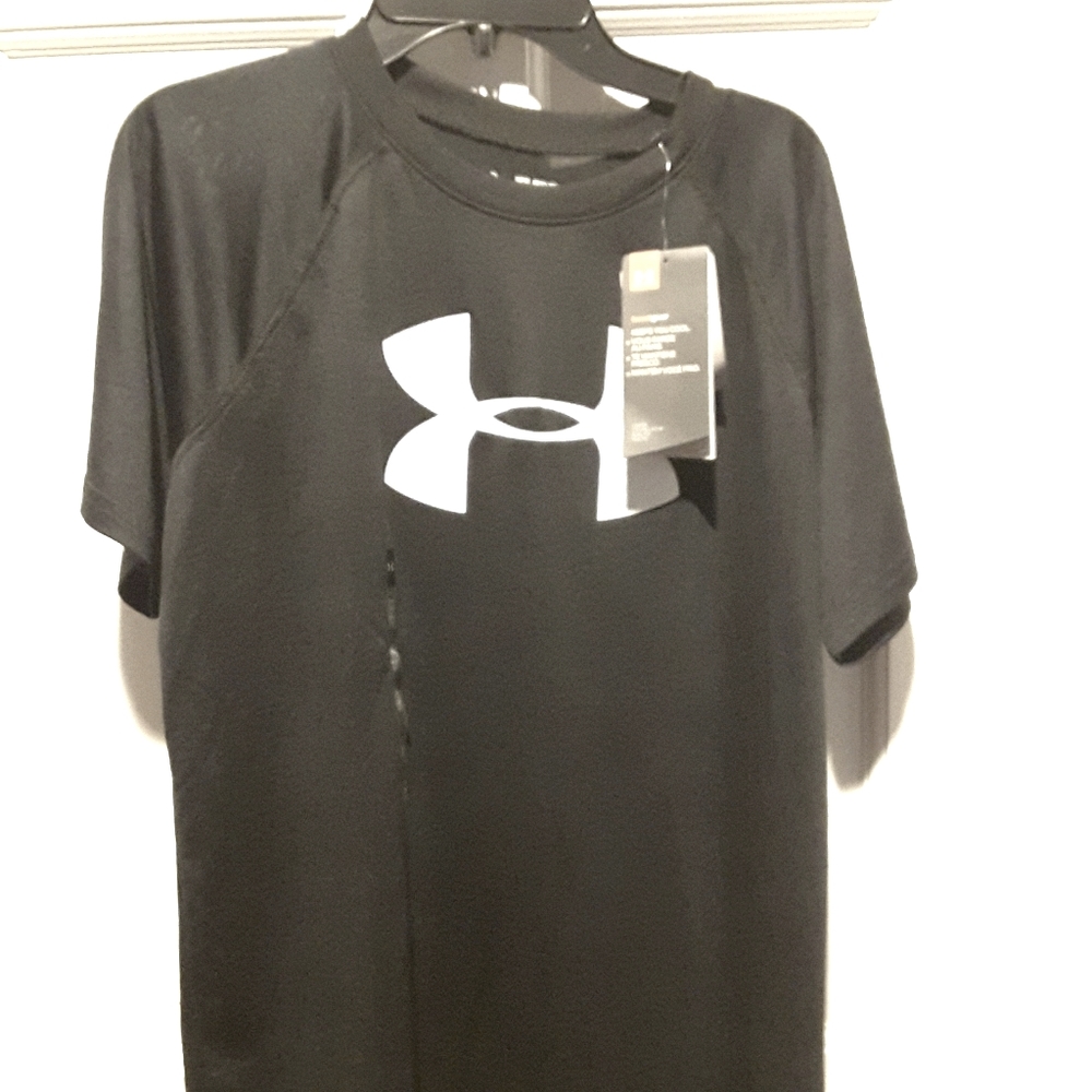 NWT Youth XL Underarmour  Black shirt
